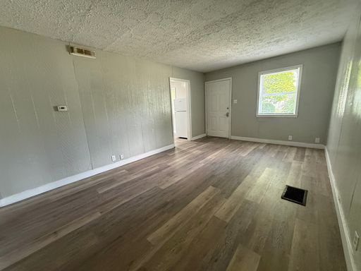 For Rent: 2204 S Vine St Cozy 3 Bedroom Home! – photo 1