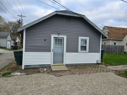 Cozy Renovated Studio Home – Pet Friendly & Private! – photo 1