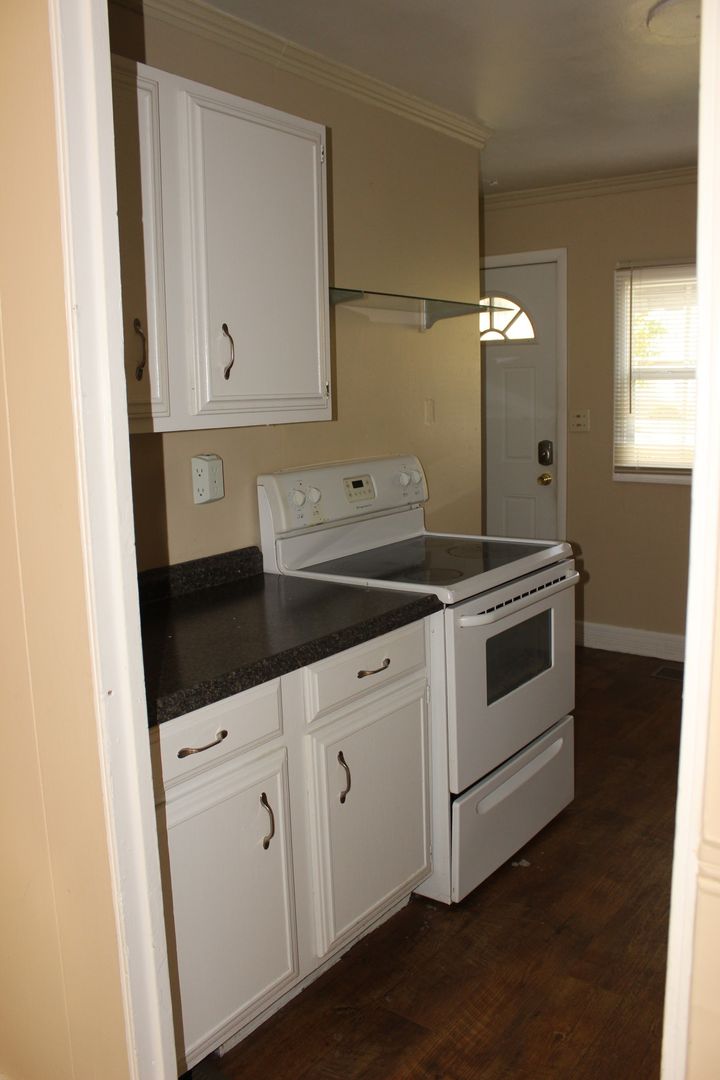 Muncie House: 2100 W Parkway Dr
