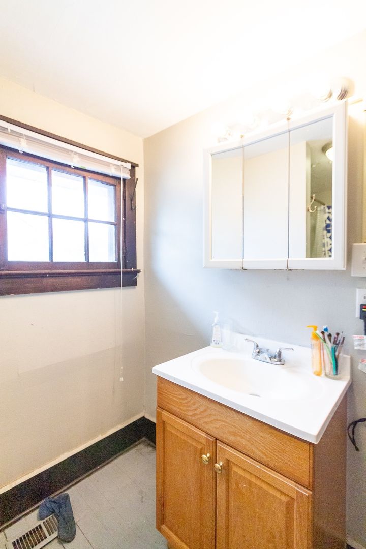 Muncie House: 101 S College Ave.