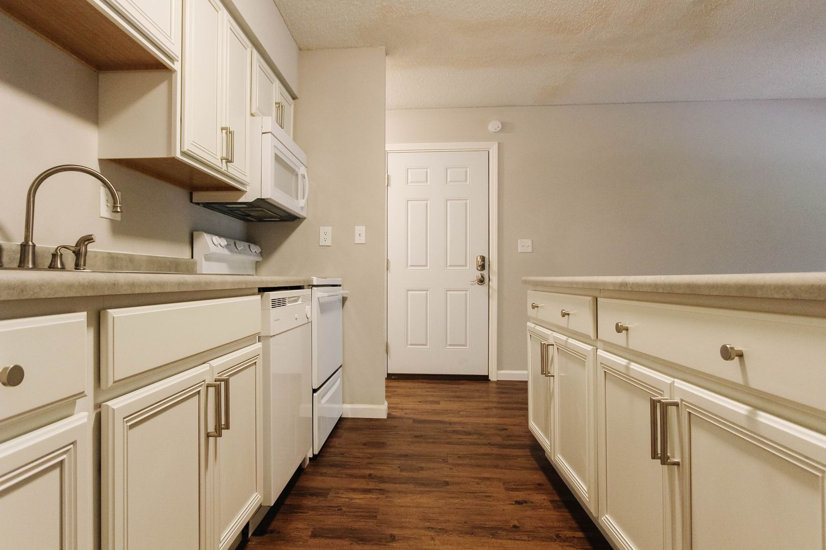 Muncie Apartment: 1408 W White River Blvd