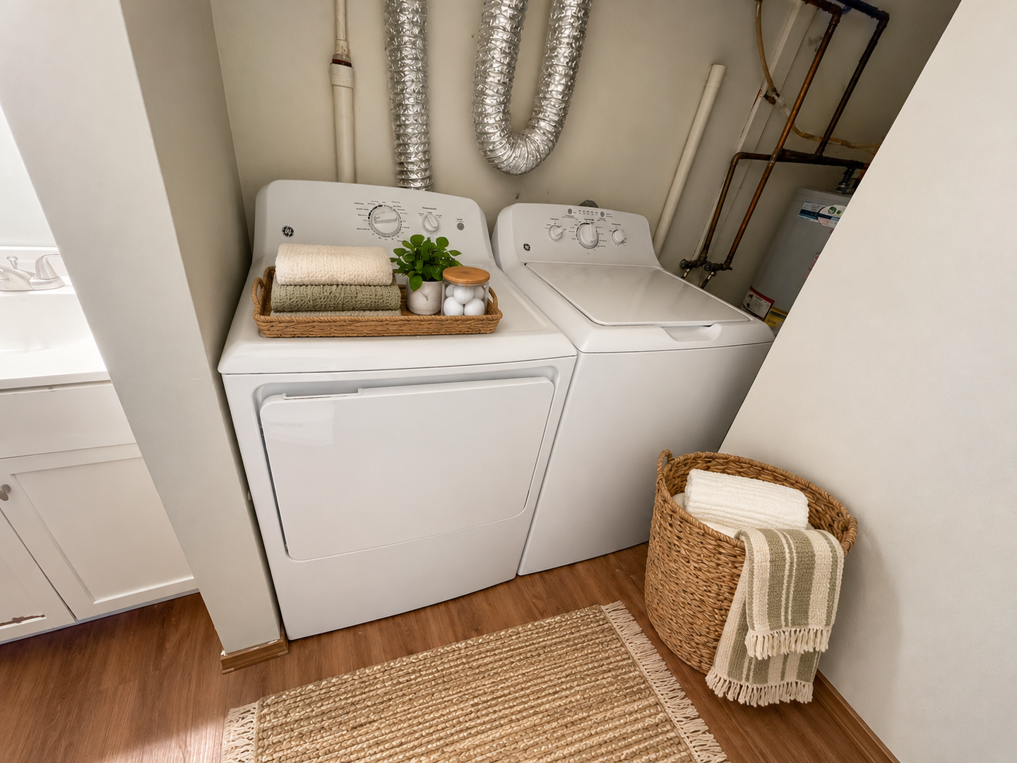 East Memorial Apts - 2 Bedroom 1.5 Bathroom Townhomes with Washer & Dryer in Unit on the Cardinal Greenway! 11 of 11