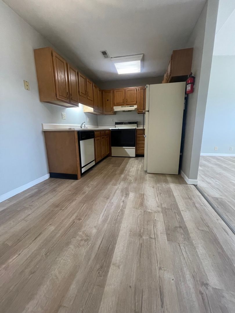 Muncie Apartment: 2015 W Godman Ave