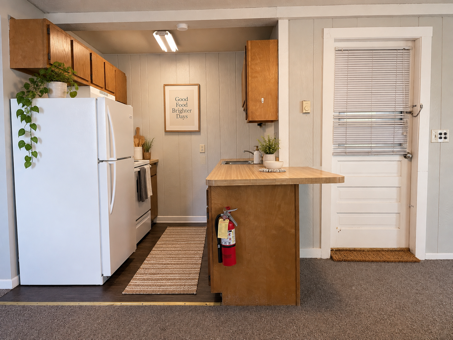 2 Bedroom Unit with a Large Front Porch, Close to Campus 4 of 10