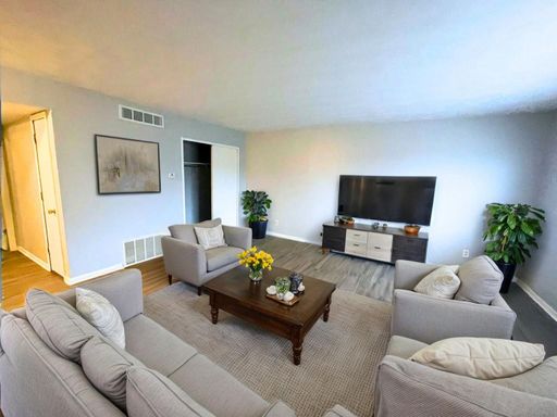 Studio Flat in Muncie!