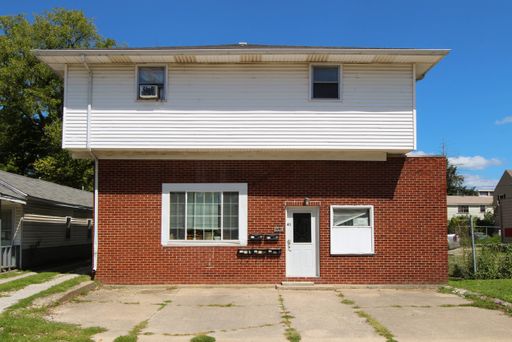 Close to Campus: In-Unit Washer and Dryer – photo 1