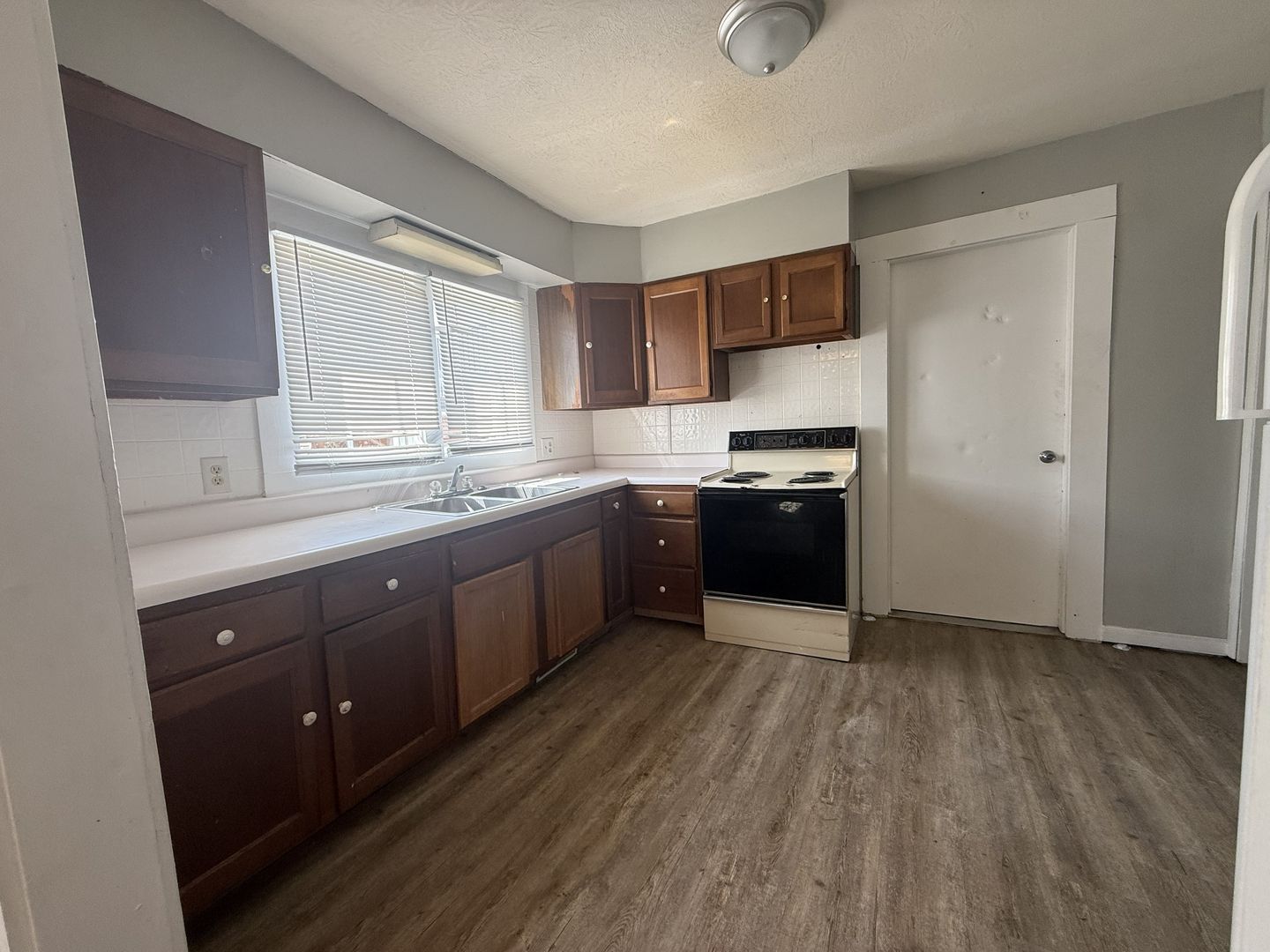 Muncie House: 114 E 9th St