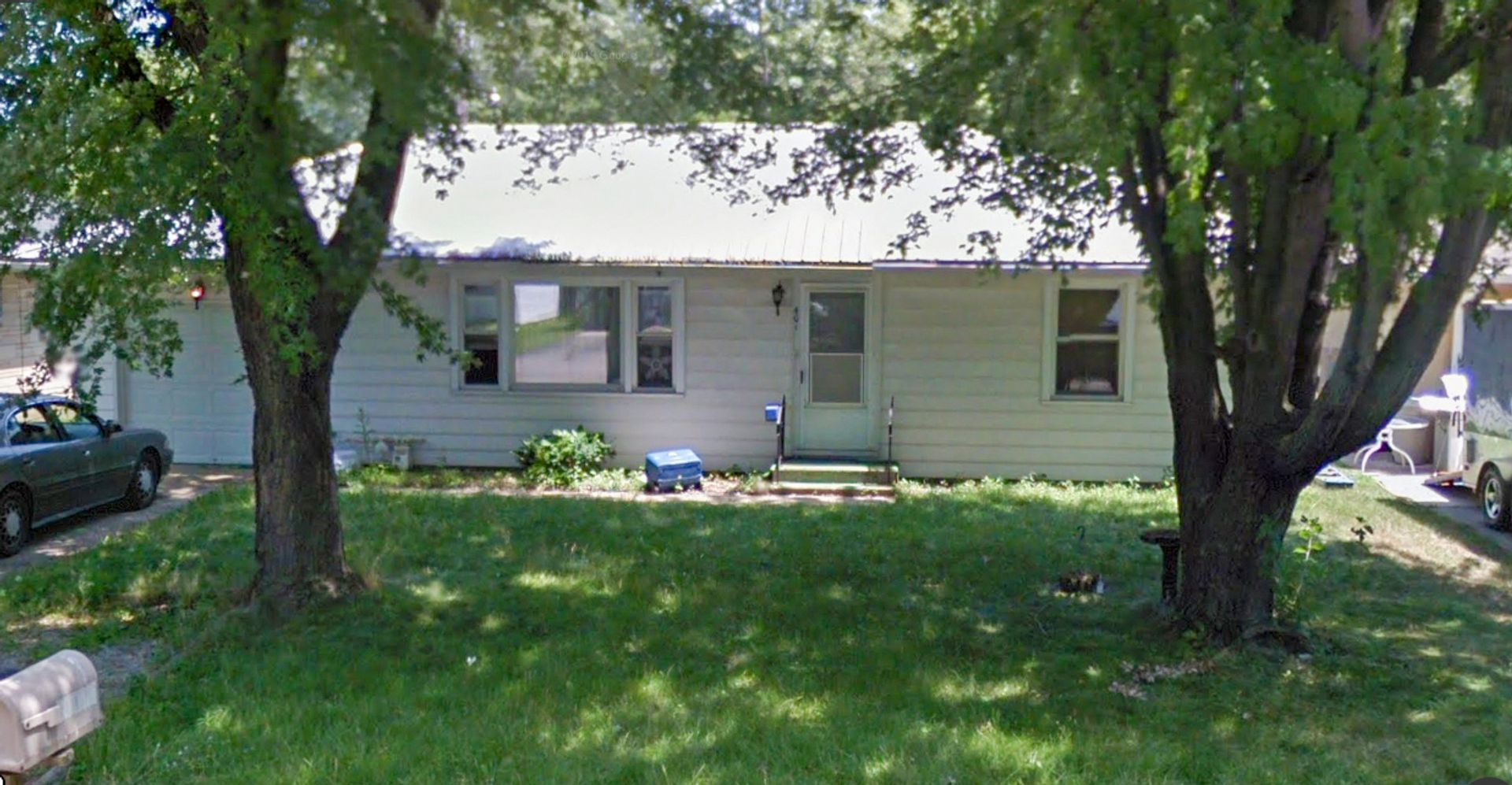 Muncie House: 4010 N Glenwood Ave