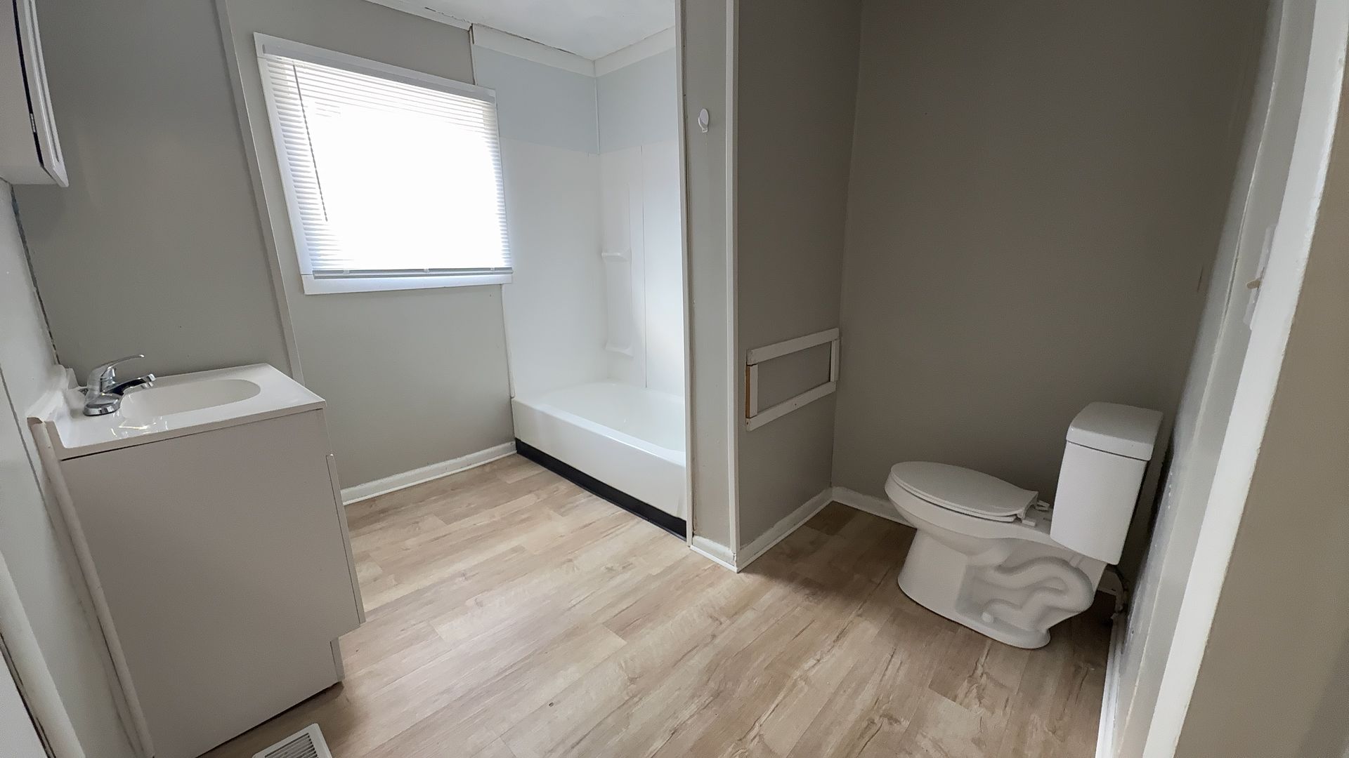 Muncie Apartment: 1521 E Kirby Ave