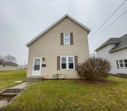 For Rent: 525 W 8th St. Two-Story, 3 Bedroom, 1.5 bath, Spacious Home! Washer & Dryer Hook ups! New Flooring! Fresh paint! Updated pictures coming soon! – photo 1