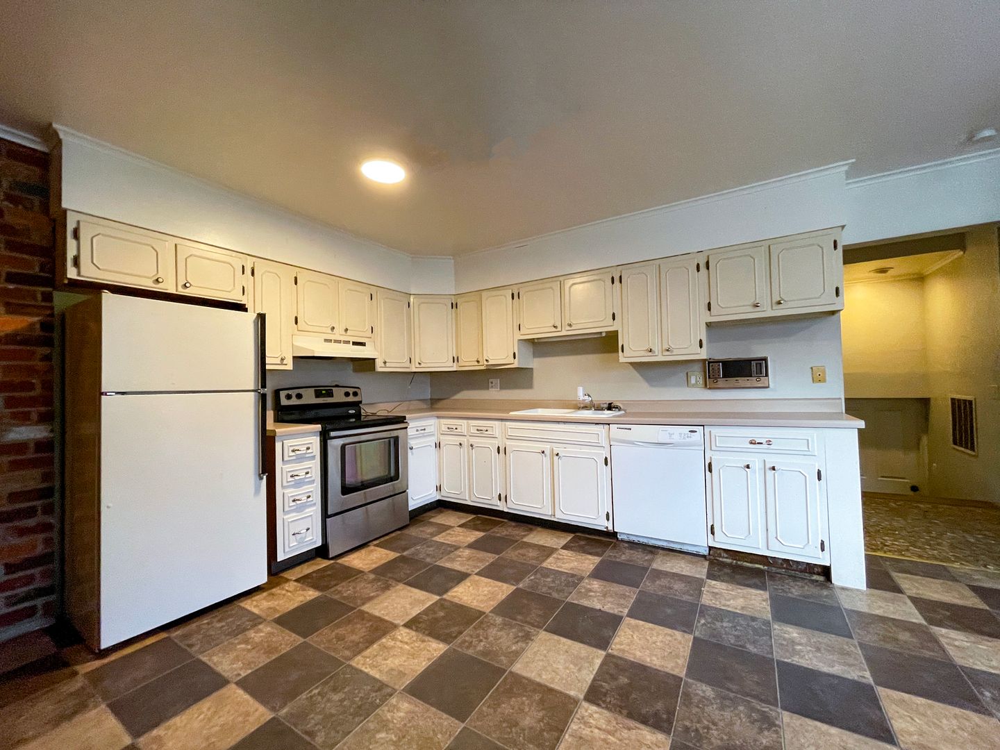 Muncie Apartment: 824 W Wayne St.
