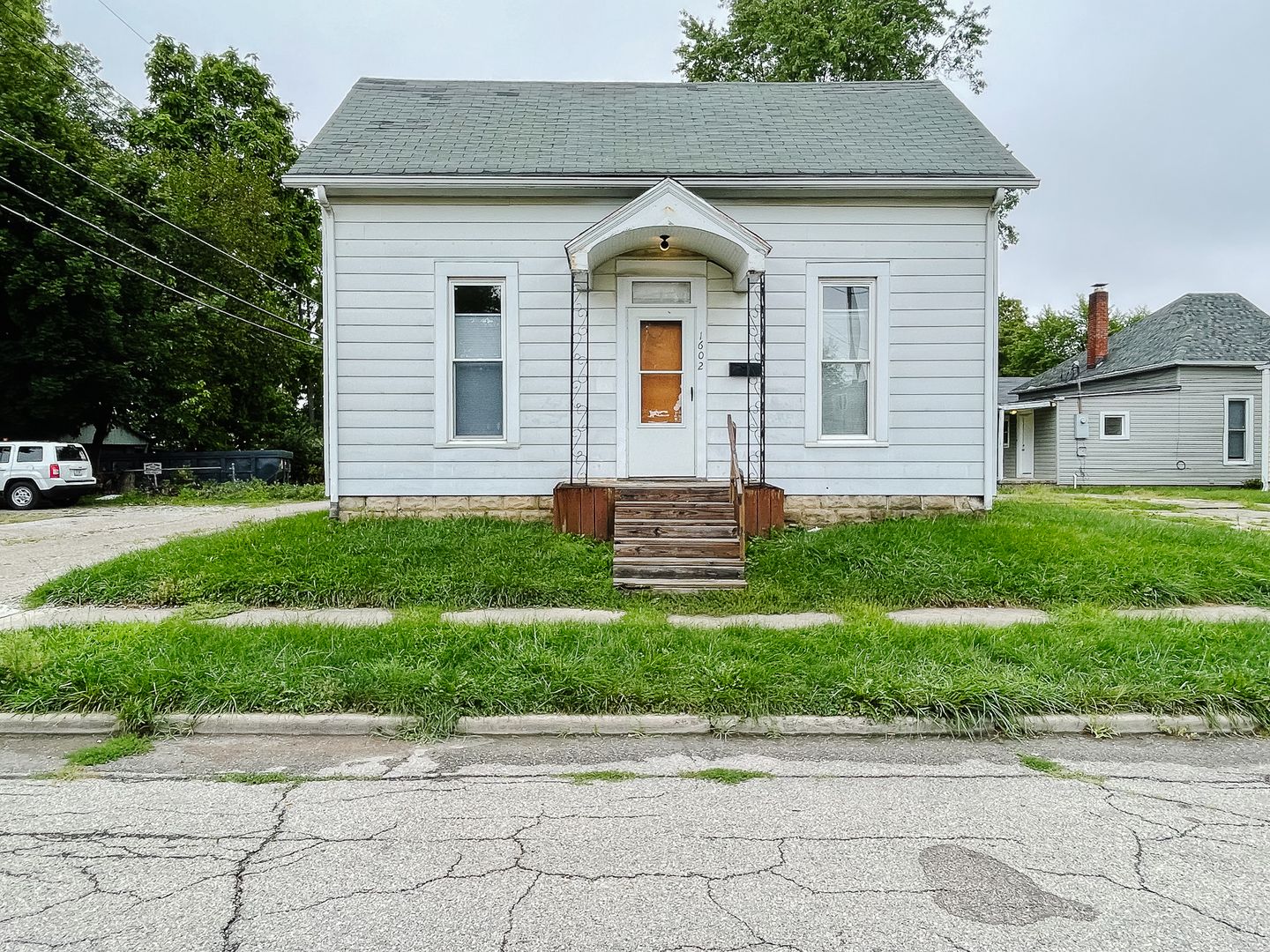Muncie House: 1602 W. Main St