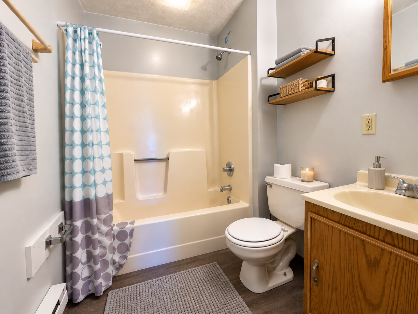 2 Bedroom Unit with a Large Front Porch, Close to Campus 8 of 10