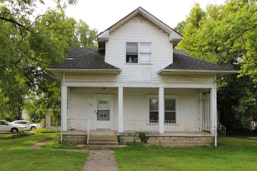3 Bedroom Unit with Large Front Porch, Close to Campus – photo 1