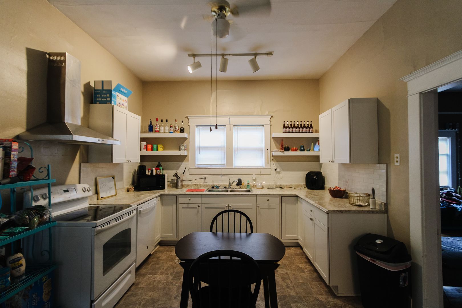 Muncie House: 215 S College Ave