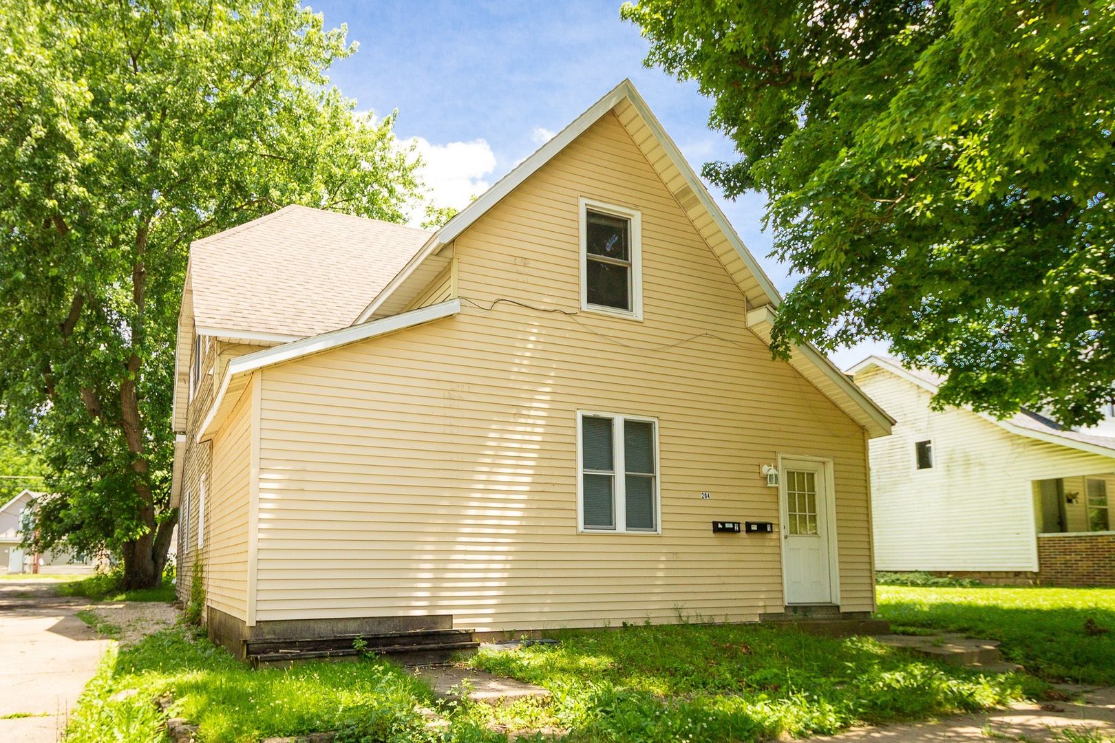 Muncie Apartment: 204 N Dill St