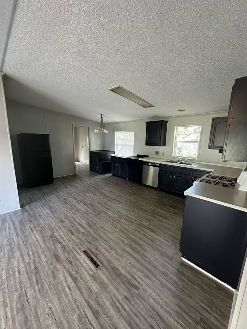 Muncie House: 1905 S Eaton Ave