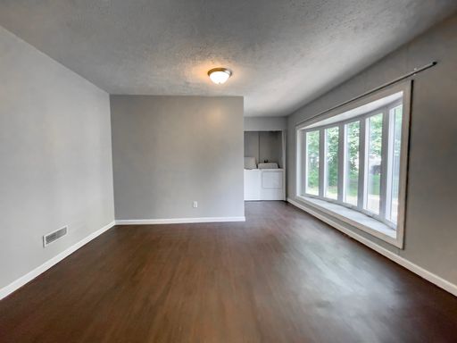 For Rent: 5 Bedroom, 3 Bathroom Home Close to Campus: In-Unit Washer and Dryer – photo 1