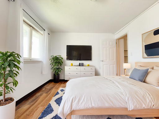 305 1/2 S Manning - 1-Bedroom Duplex for Rent – Pet Friendly! – photo 1