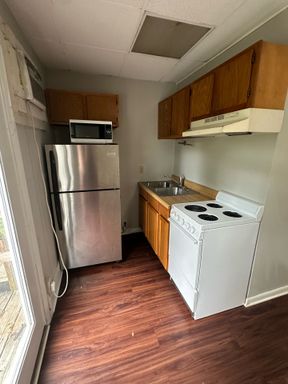 Close to Campus – photo 1