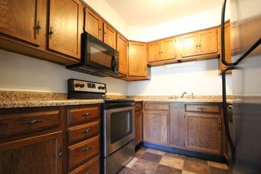 District on Linden - Spacious Units with Private Balconies on the Blue Loop – photo 1