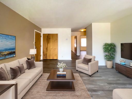 District on Wheeling, Spacious 2 Bedroom with Screened Porch! – photo 1