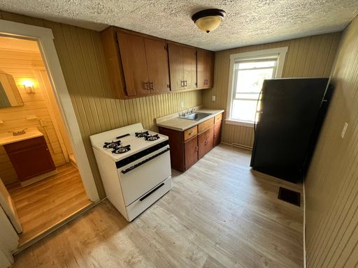 808 W Beechwood Apt B - Close to Campus – photo 1