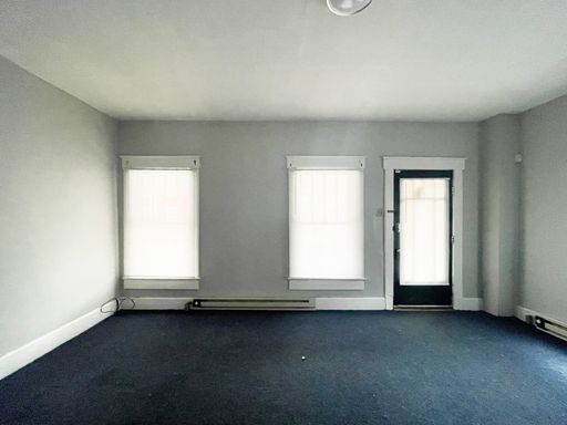 For Rent: 3 Bedroom 1 Bathroom Spacious Apartment Downtown! – photo 1