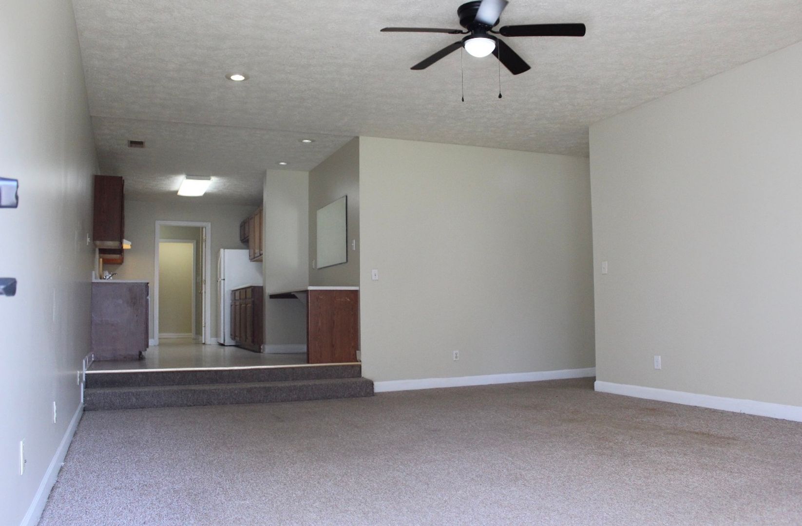 Muncie Apartment: 1914 N Old Mill Rd