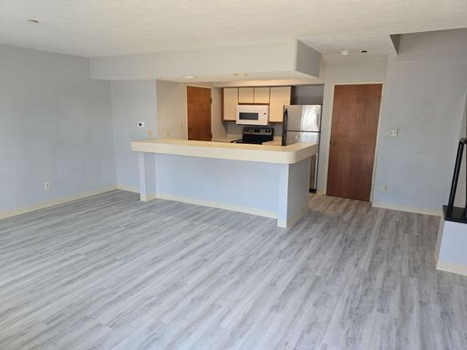 District on Dill--- Close to Campus, natural light and unique window seats. – photo 1
