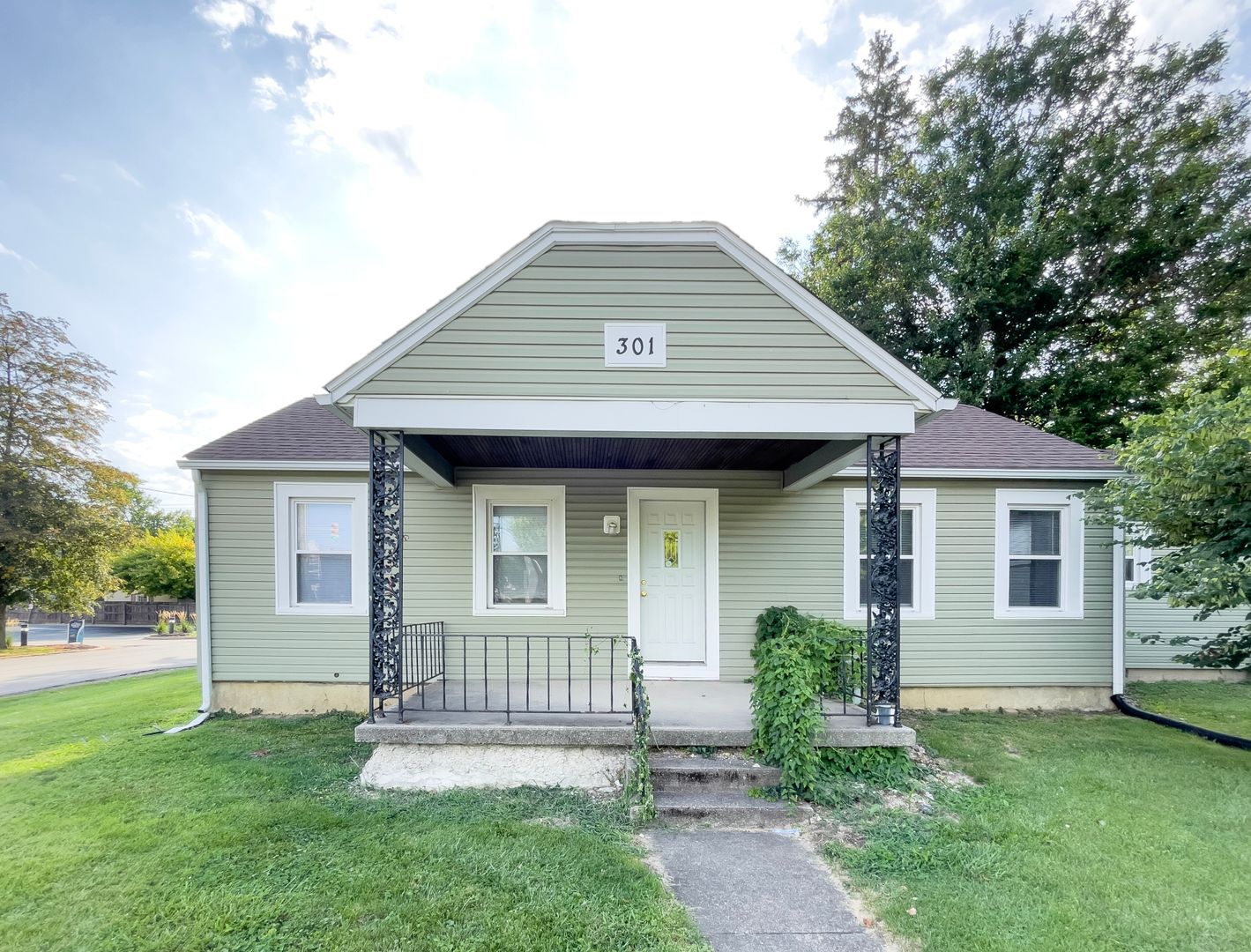 Muncie House: 301 N Tillotson Ave.