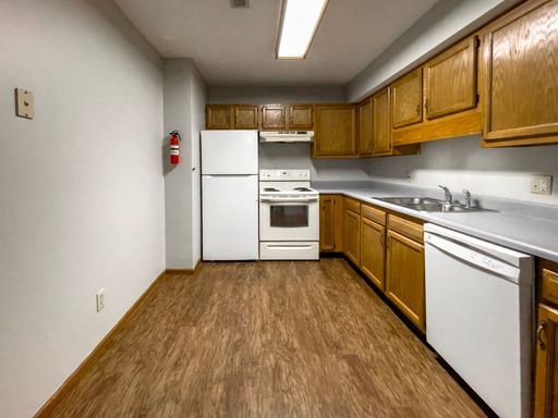 Riverwood Apartments - In-Unit Washer + Dryer & Walk the White River Trail – photo 1