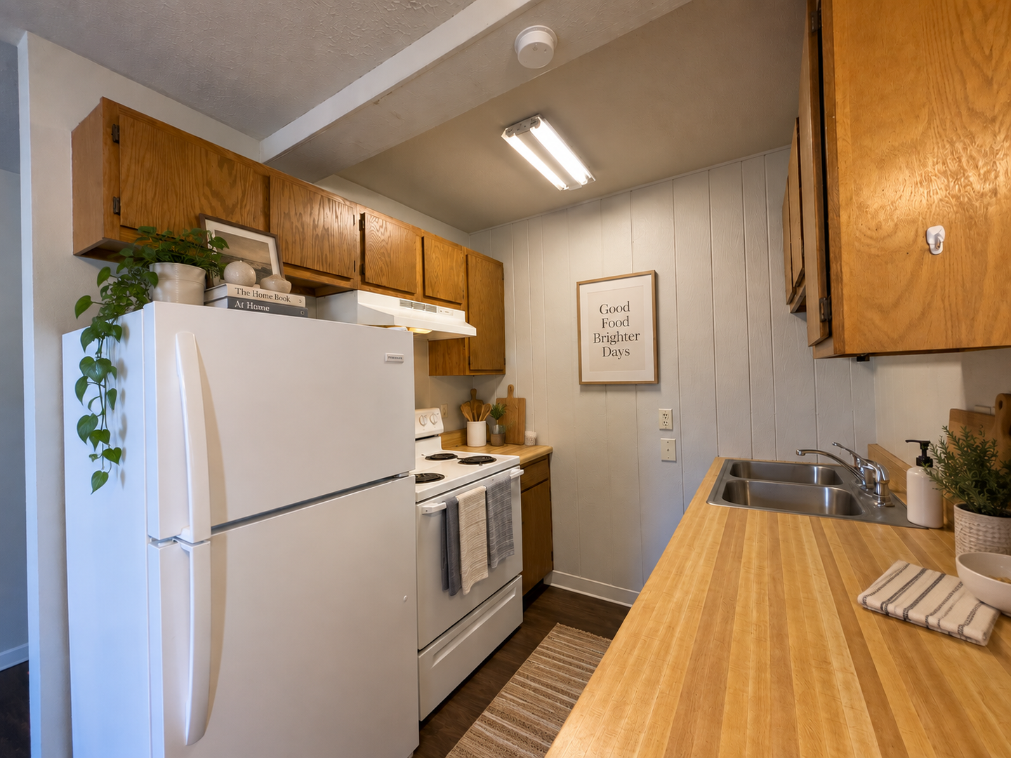 2 Bedroom Unit with a Large Front Porch, Close to Campus 6 of 10