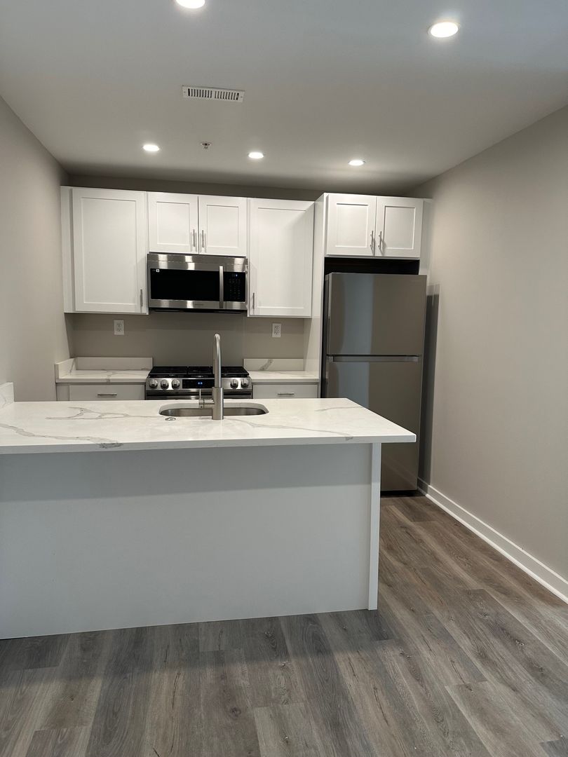 Jenkintown Apartment: 114 York Road