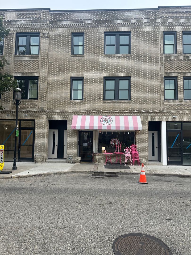 Jenkintown Apartment: 723 West Ave - 3rd Floor