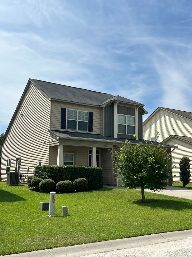Sumter House: 1566 Ruger Drive