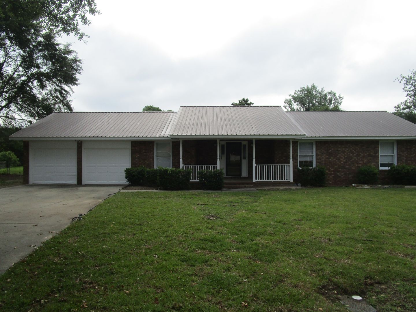 Sumter House: 40 Travis Court