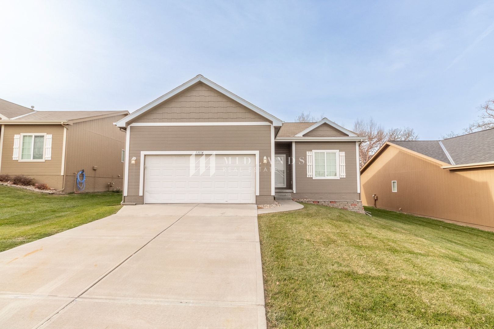 Bellevue House: 13514 S 14th Cir