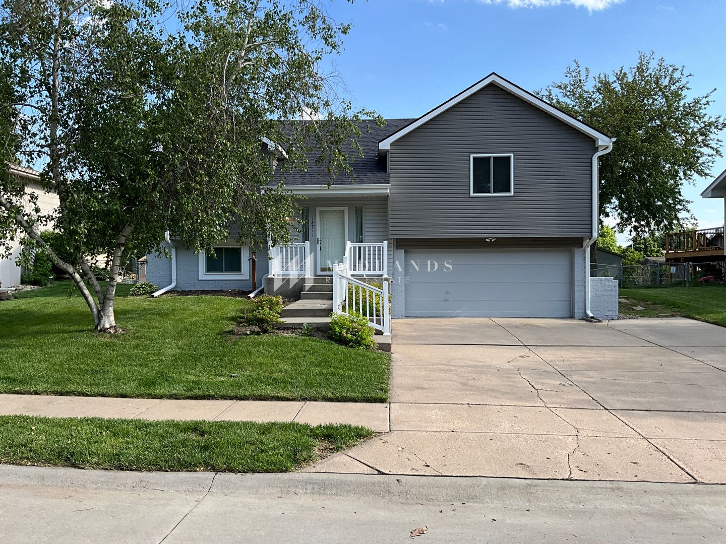 Omaha House: 14711 Borman St