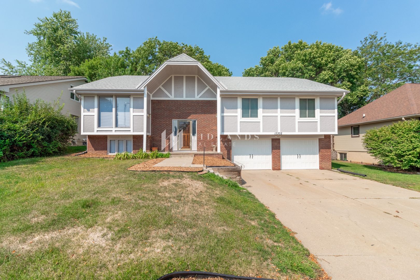 Bellevue House: 13302  S 26th Ave