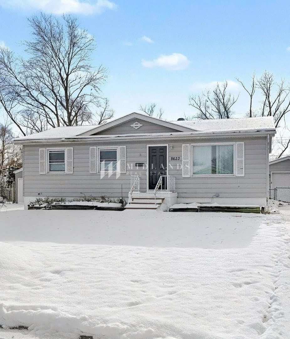 Omaha House: 8623 C Street