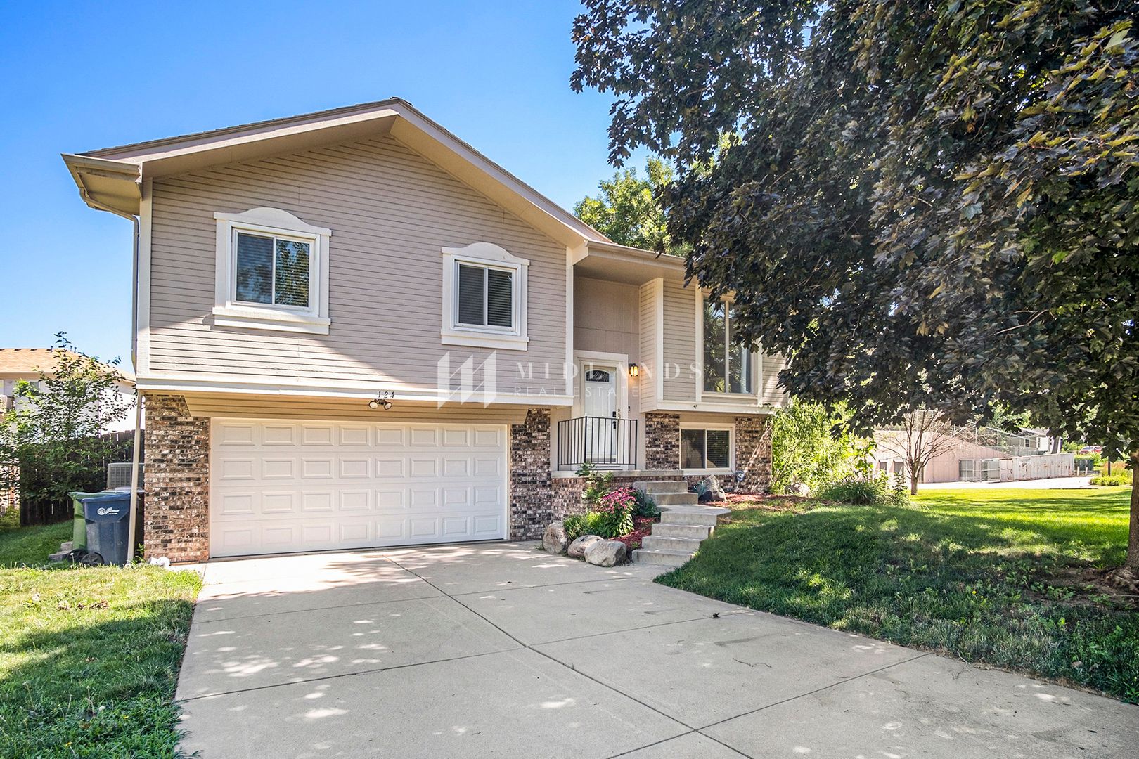 Bellevue House: 124 Cedar Cir