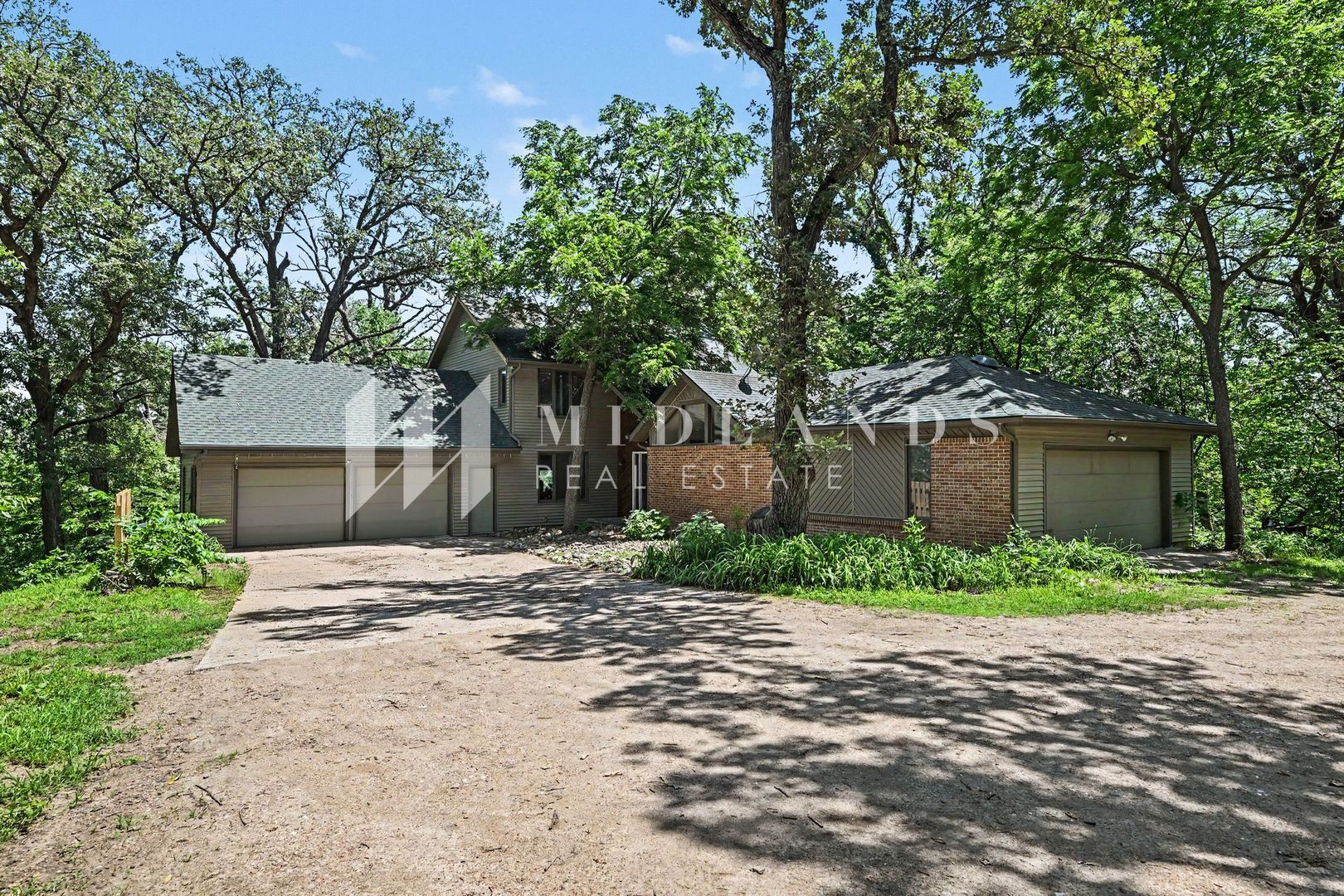 Papillion House: 16611 S 57th Ave.