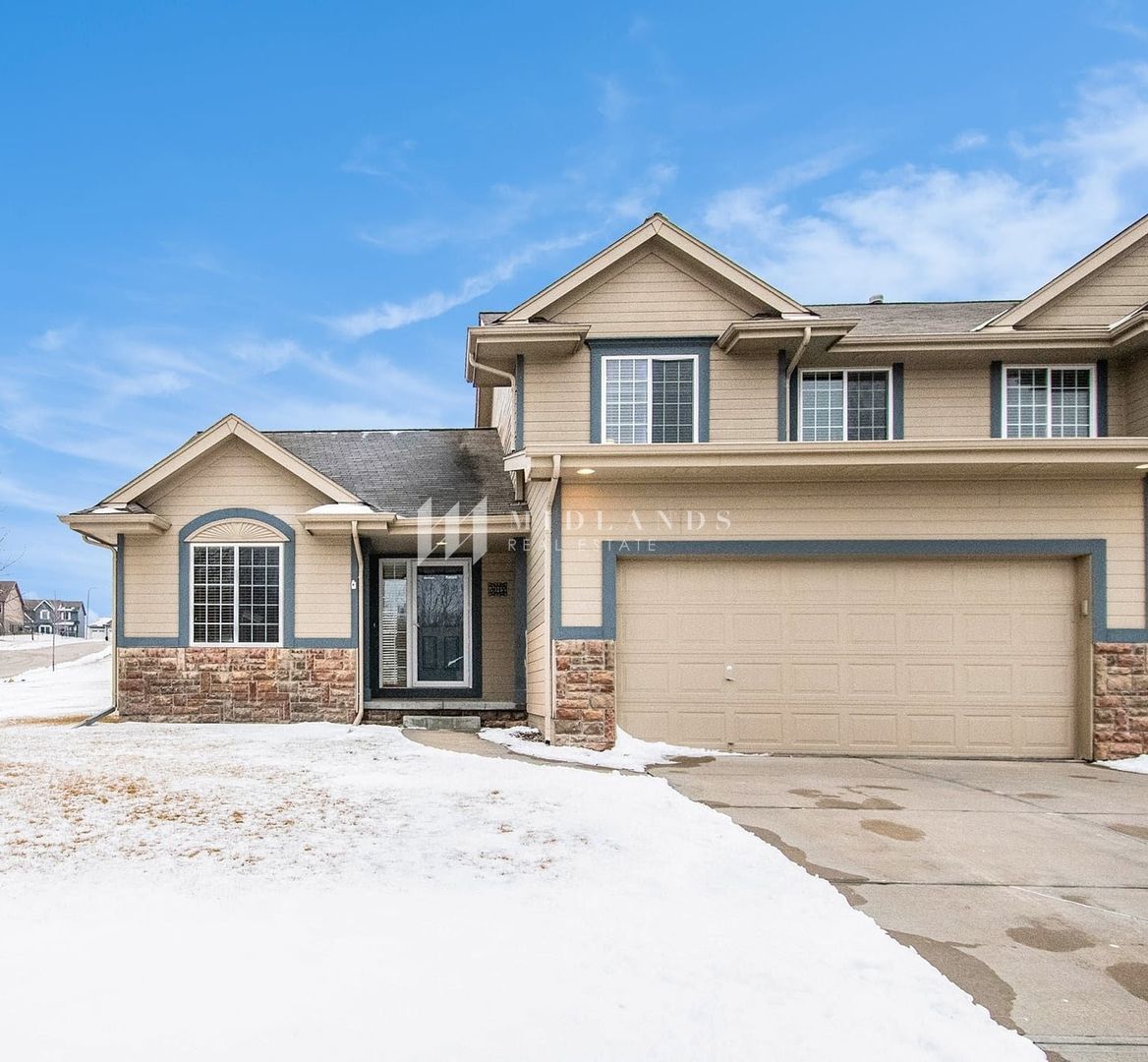 Omaha House: 2108 S 197th