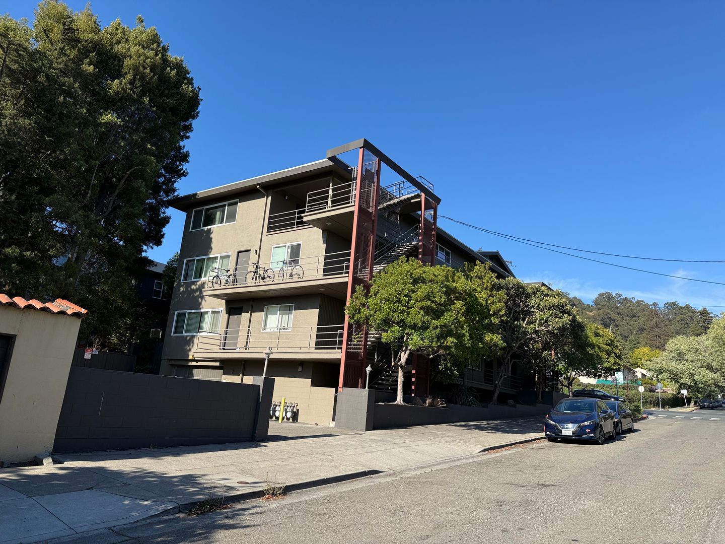Berkeley Apartment: 2819 Derby Street