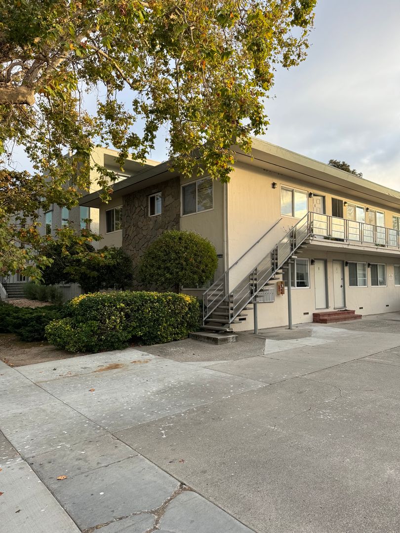 Burlingame Apartment: 1345 El Camino Real