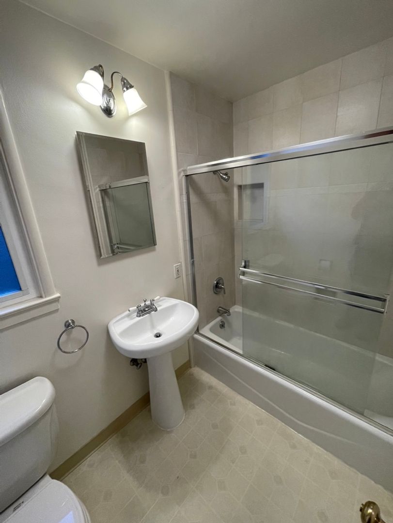 Menlo Park Apartment: 705 Elizabeth Ln