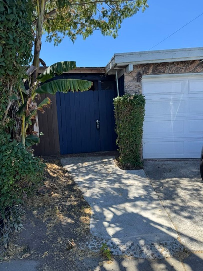 Hayward Apartment: 1621 Sumatra Street