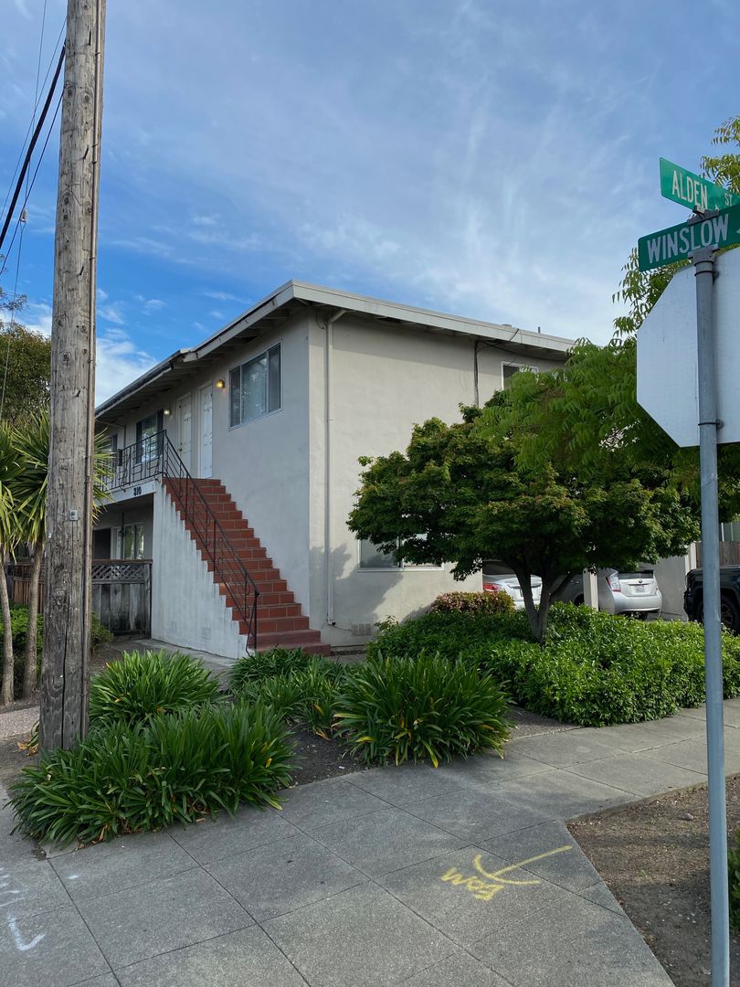 Redwood City Apartment: 310 Winslow St