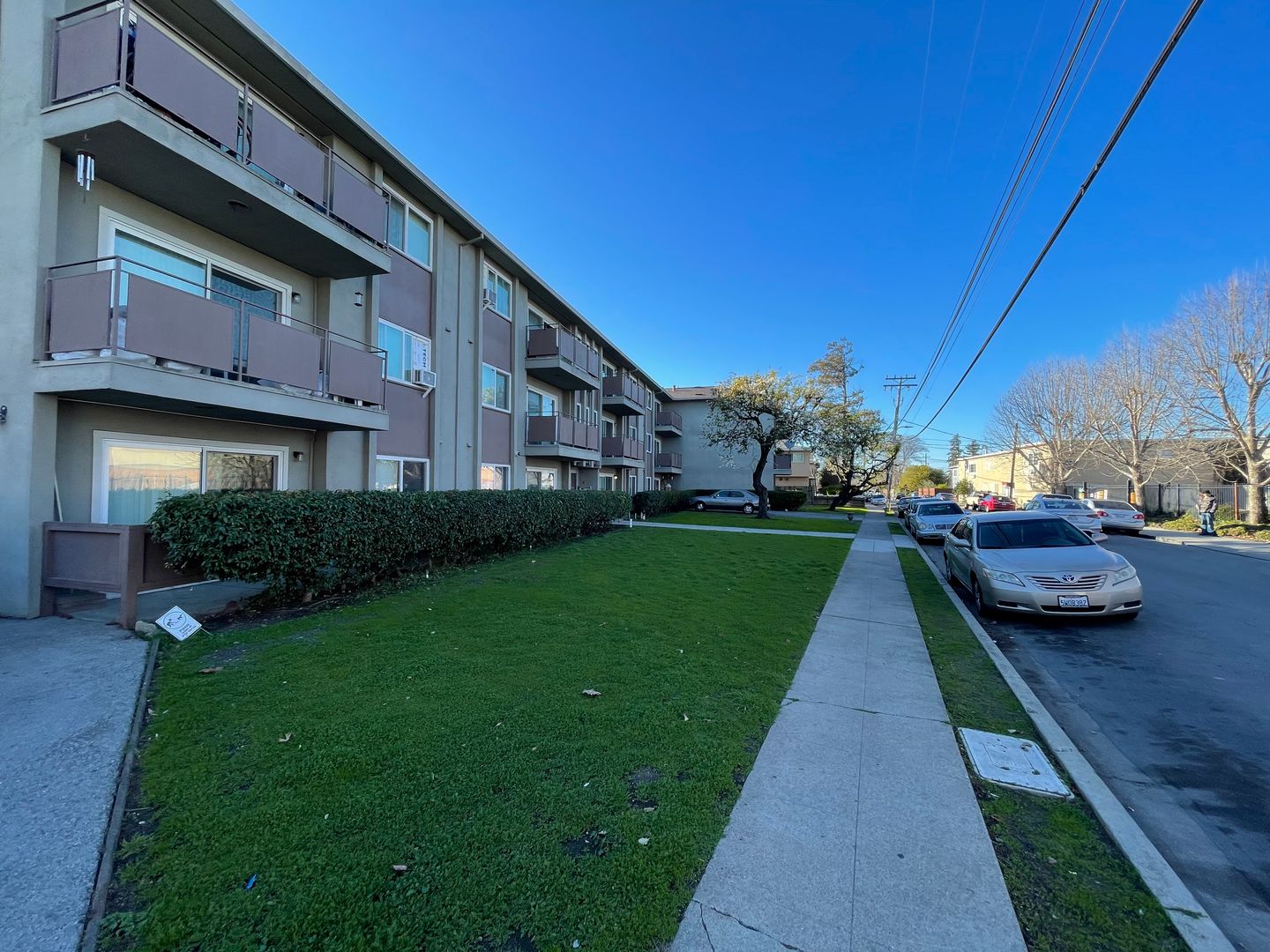 Redwood City Apartment: 240 Linden St